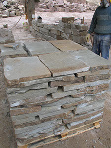 Bad Karlshafender Weser - Sandstein - Polygonalplatte grau-bunt D=3-6cm 1m2/Lage