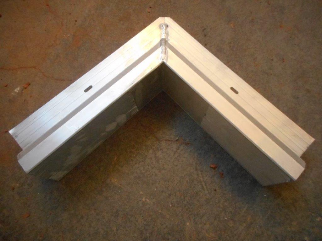 Alu Innenecke 90 Grad für Flachdachabschlussprofil 250/250 mm