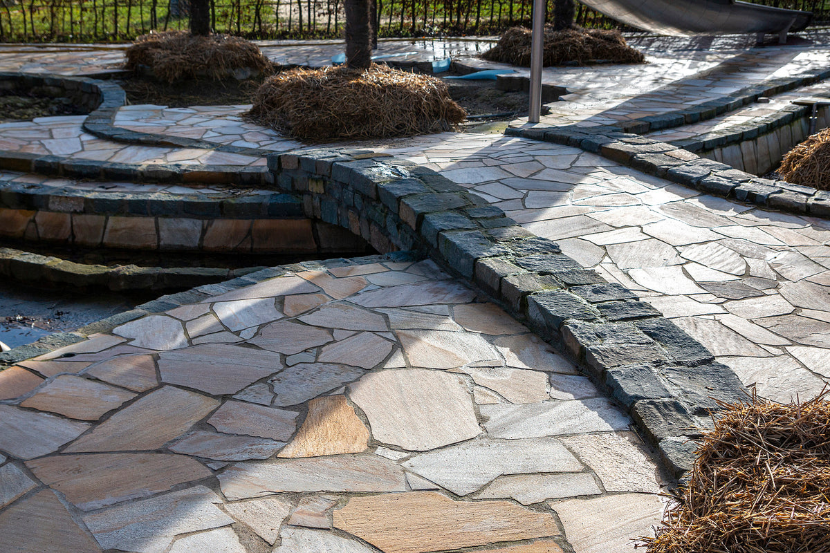 Polygonale Natursteinplatten