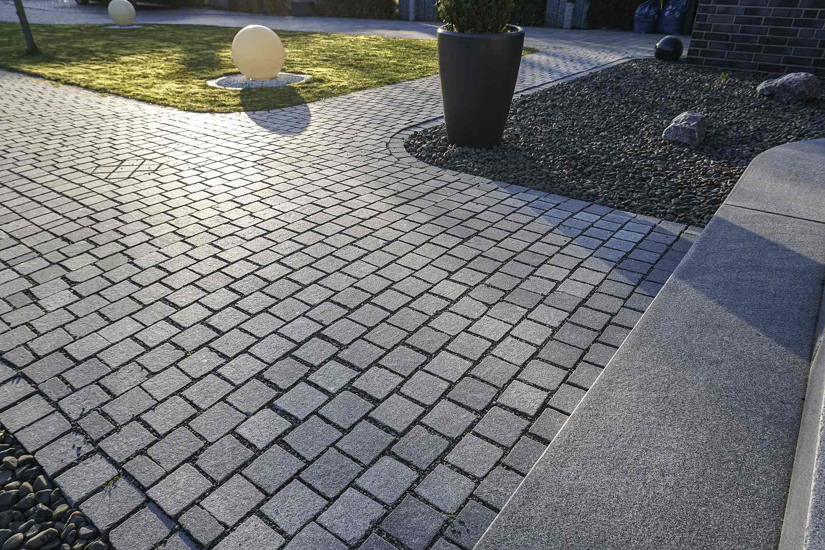 Natursteinpflaster 10x10x8cm Granit grey Piazzo, in Holzkiste á 8,5 m² (720 Stück)