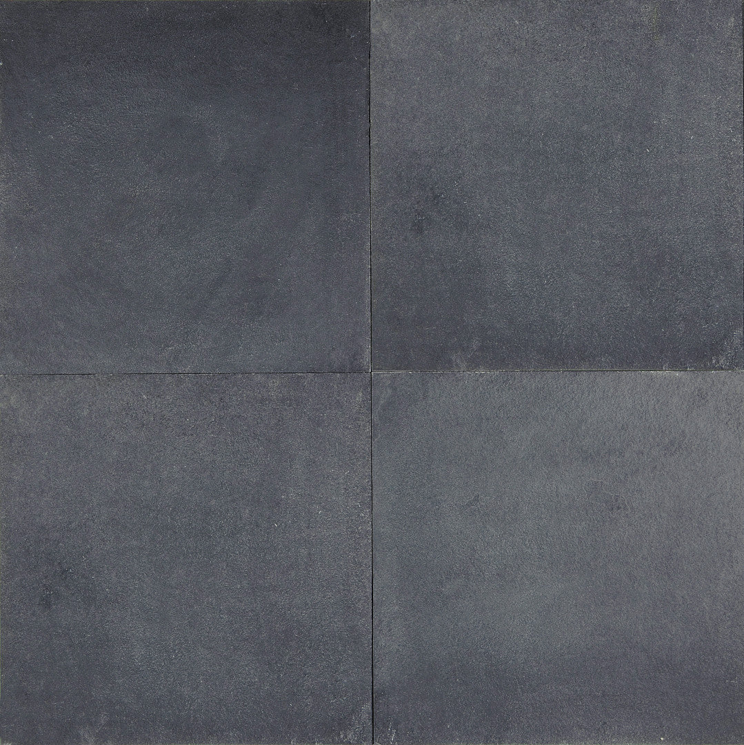 Natursteinplatte Black Beauty 60x60x3cm spaltrau/gesägt (0,36 m² Stk// 30 Stk/ 10,8 m²/Pal. ) per m²