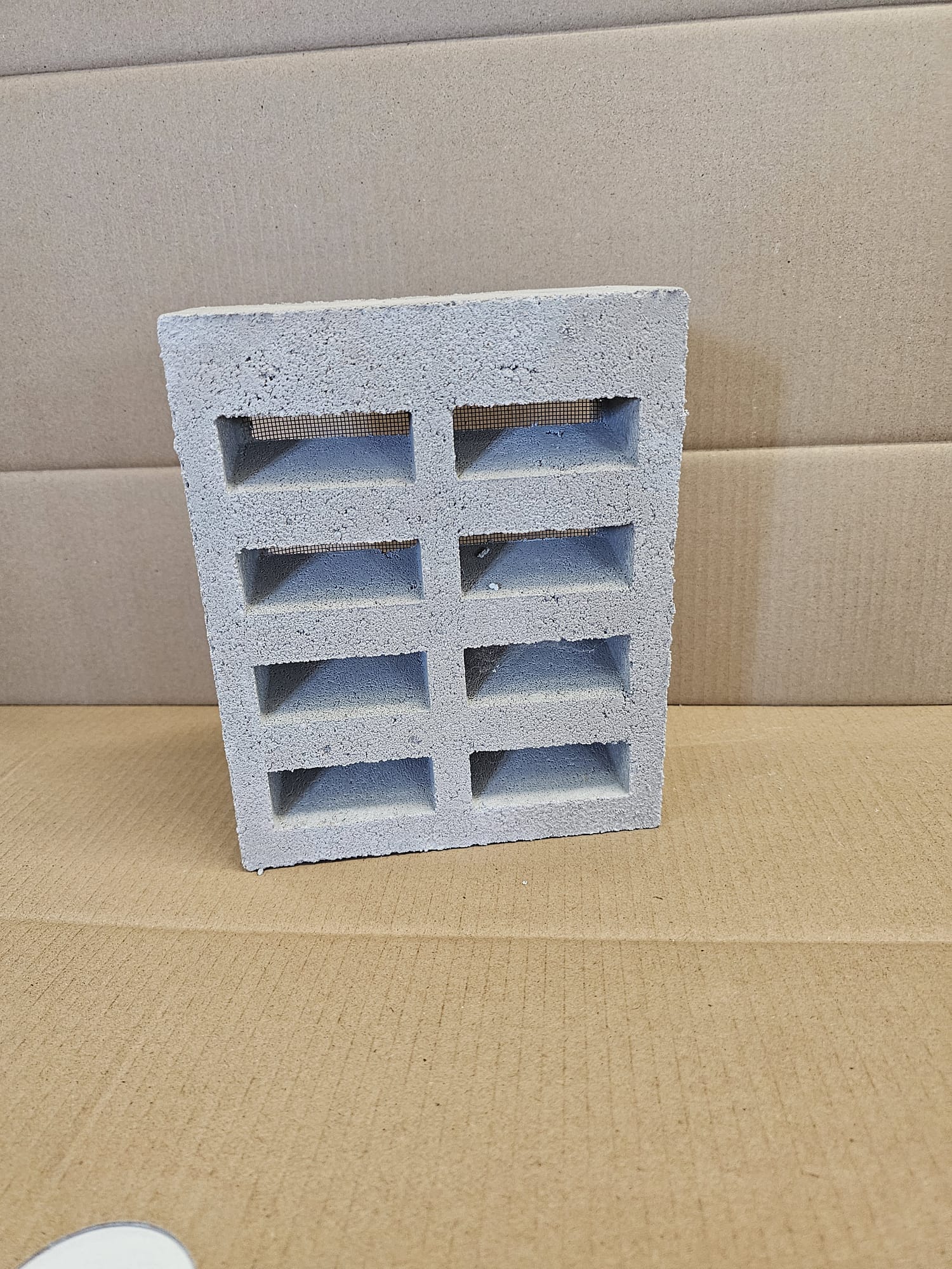 Beton Entlüftungsstein 22 x 18 x 7 cm, grau PVC-Sieb (Luftdurchlass 130 cm²)