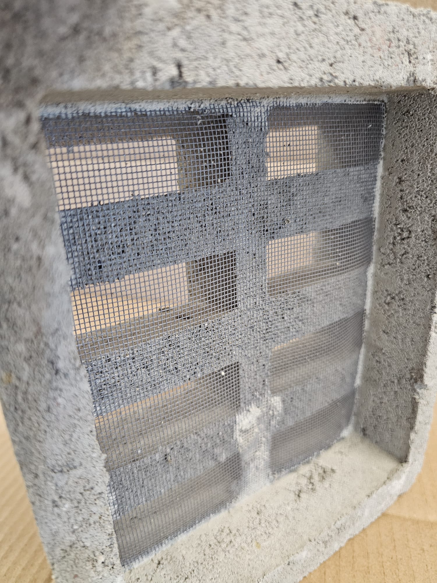 Beton Entlüftungsstein 22 x 18 x 7 cm, grau PVC-Sieb (Luftdurchlass 130 cm²)