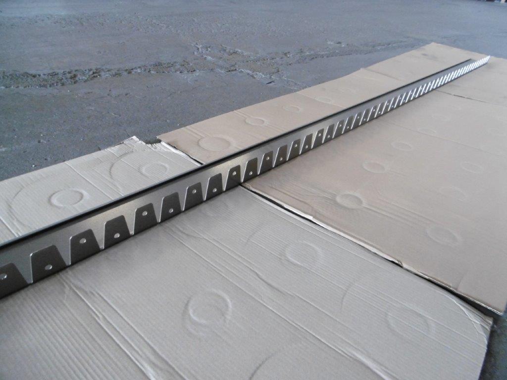 Cortenstahl Beeteinfassung & Rasenkante FLEXIBEL 1,5 x 100mm x 3 m Stk.